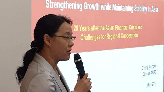 Dr Chang at seminar in Tokyo
