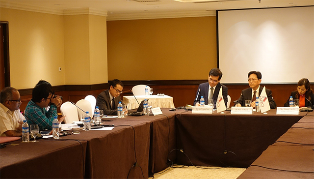 Myanmar’s-Economy-Recovers-Backed-by-Investment-and-Domestic-Consumption,-Says-AMRO-at-Press-Conference-in-Yangon