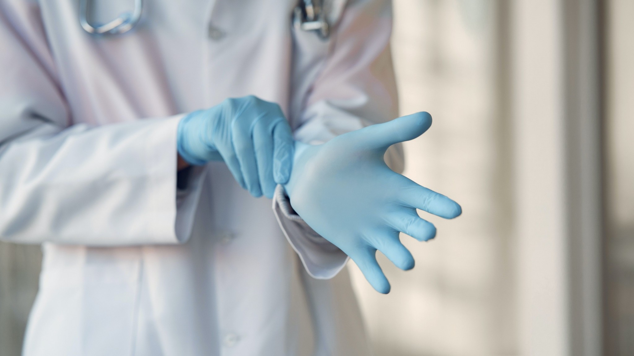 pexels-gustavo-fring-3985168 Gloved hand