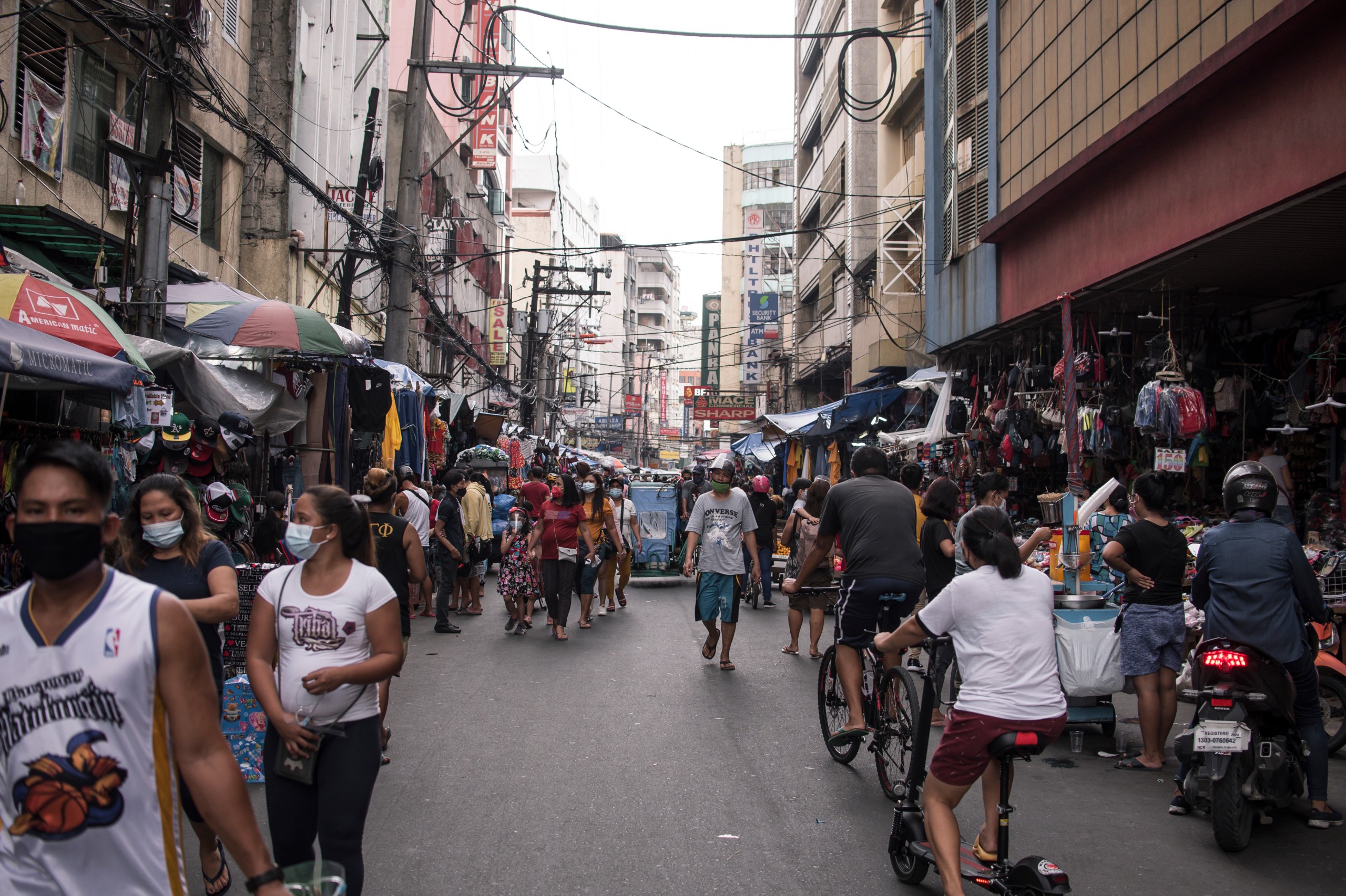 Tondo,,Manila,,Philippines,-,Nov,2020:,A,Bustling,Weekend,Scene