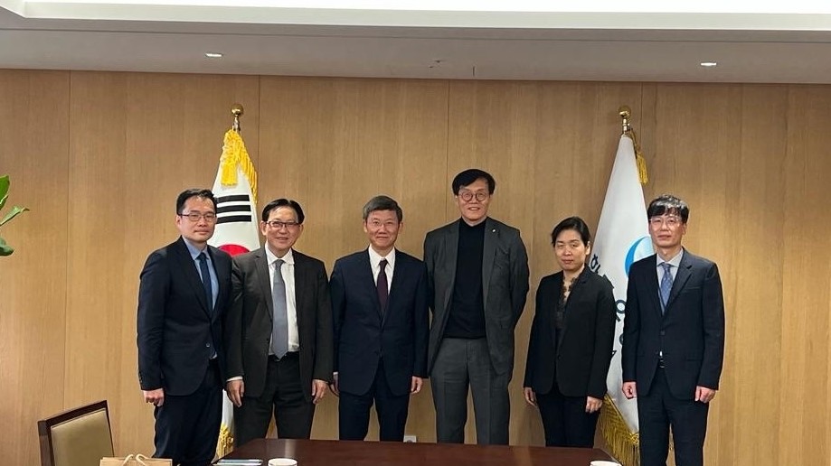 With Bank of Korea-crop